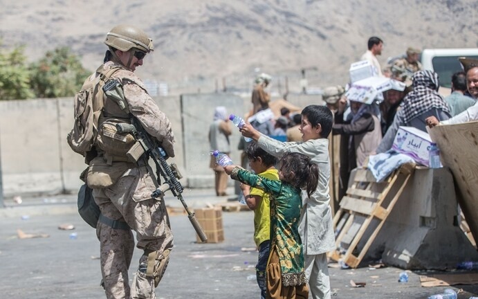Mỹ và liên quân trao cho Taliban quyền kiểm soát 3 cổng sân bay Kabul (Afghanistan)